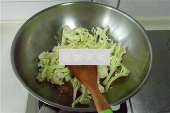 腊肉豆豉炒菜花的做法图解5