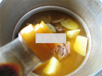 土豆牛排骨汤的做法图解9