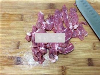 红椒莴笋炒牛肉的做法步骤2