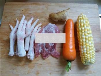 鸡脚瘦肉玉米汤的做法图解2