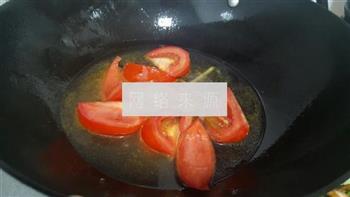 番茄滚鲮鱼滑的做法步骤3