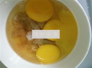 秋葵炒虾仁鸡蛋的做法步骤3
