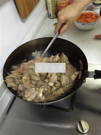 新疆羊肉抓饭的做法步骤7