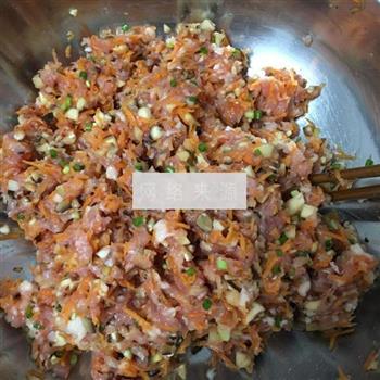 香菇胡萝卜猪肉水饺的做法图解5