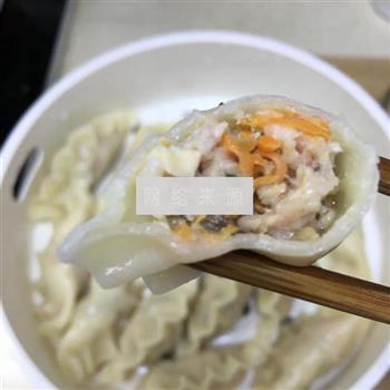 香菇胡萝卜猪肉水饺的做法图解7