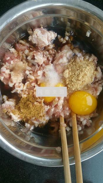 营养美味白菜猪肉饺子的做法图解1