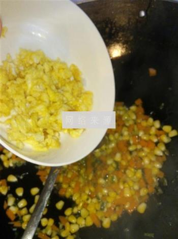 玉米红萝卜蛋炒饭的做法步骤10