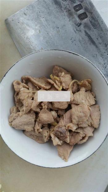 过油肉炒西葫芦片的做法步骤1