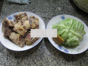 圆白菜牛排骨汤的做法步骤1