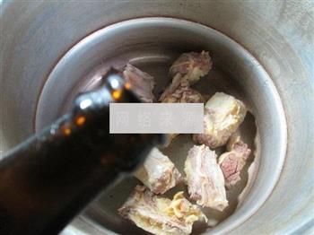 圆白菜牛排骨汤的做法步骤2