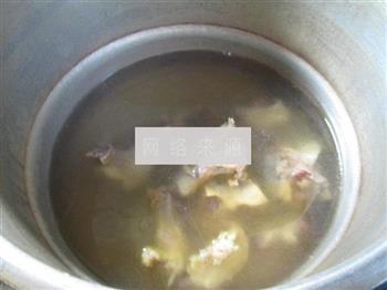 圆白菜牛排骨汤的做法步骤5