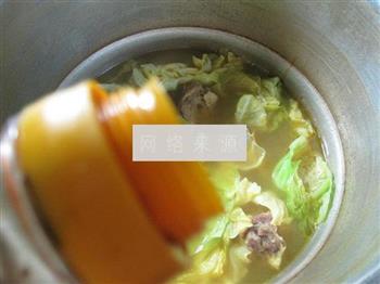 圆白菜牛排骨汤的做法图解7