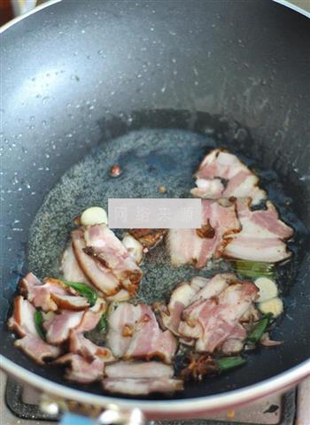 西芹炒腊肉的做法步骤3