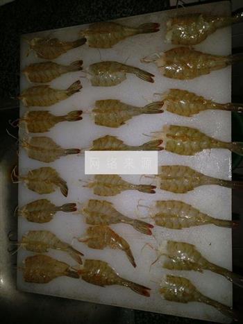 香脆凤尾虾的做法步骤2