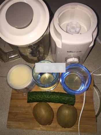 猕猴桃黄瓜汁的做法步骤1