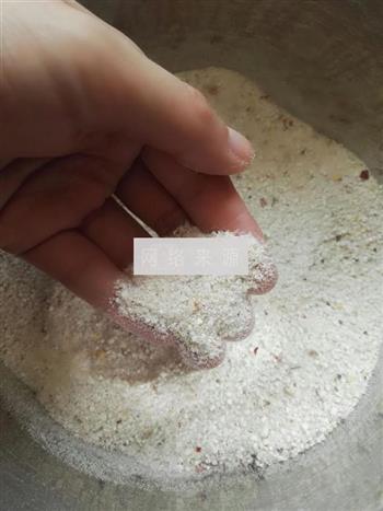 南瓜版米粉蒸肉的做法图解3
