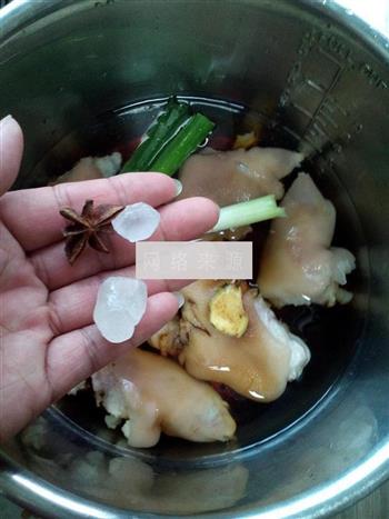 猪蹄蛤蜊炖黄花的做法步骤3