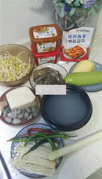 韩式海鲜大酱汤的做法图解3