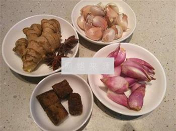 野生海参焖纯种土猪肉的做法图解2