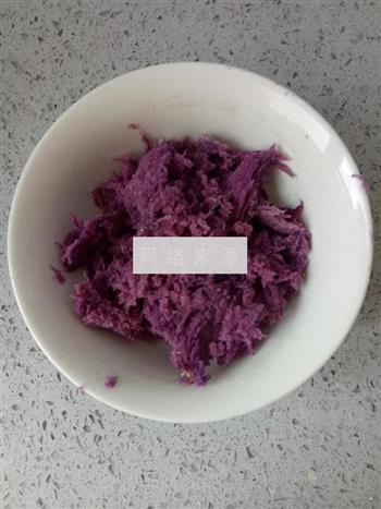 紫薯玫瑰花抱蛋煎饺的做法图解2