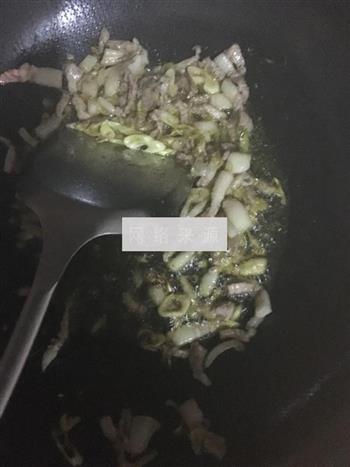 扁豆炒辣椒肉的做法步骤5