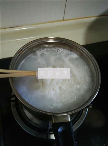酸菜米线的做法步骤4
