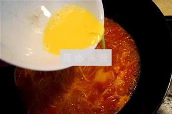 西红柿鸡蛋热汤面的做法图解8