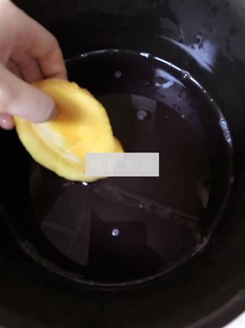 紫米椰浆芒果粥的做法图解2