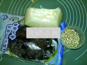 冬瓜薏米墨鱼汤的做法步骤1