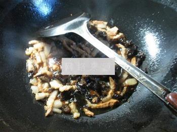 黑木耳猪肉韭菜芽炒面的做法图解3