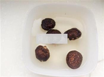 香菇土豆什锦蛋炒饭的做法步骤1