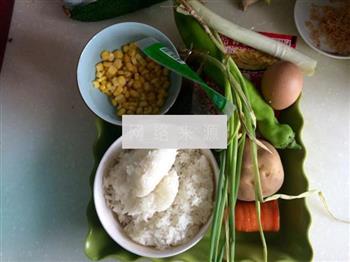 香菇土豆什锦蛋炒饭的做法步骤2