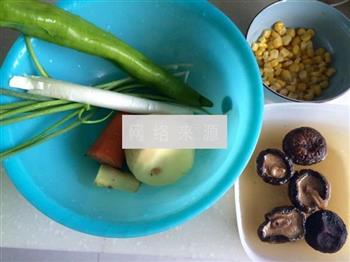 香菇土豆什锦蛋炒饭的做法步骤3