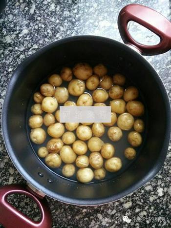 小土豆炖排骨的做法图解1