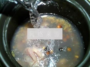 莲子瑶柱瘦肉汤的做法图解6