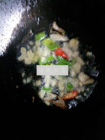 青椒炒肉的做法步骤3