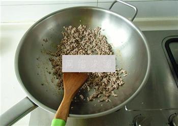 蘑菇肉酱拌米线的做法步骤4