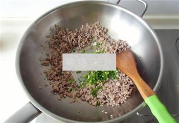 蘑菇肉酱拌米线的做法步骤6
