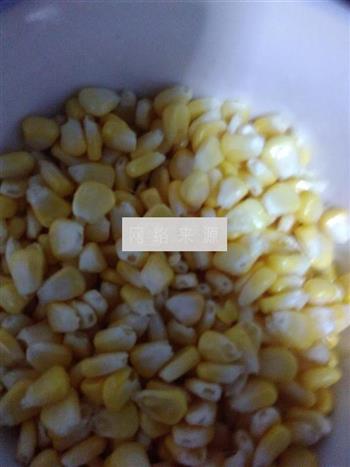 胡萝卜炒玉米的做法步骤2