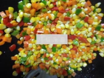 胡萝卜炒玉米的做法步骤5