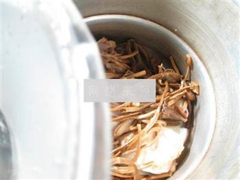 茶树菇鸡腿汤的做法图解4
