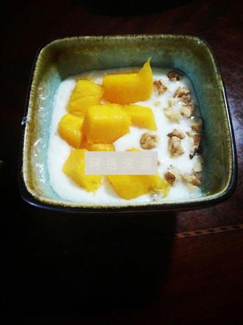 芒果核桃酸奶露的做法步骤3