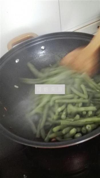 腊肠干煸四季豆的做法步骤7
