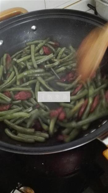 腊肠干煸四季豆的做法步骤9