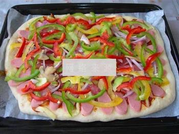 腊肠香肠披萨的做法图解5