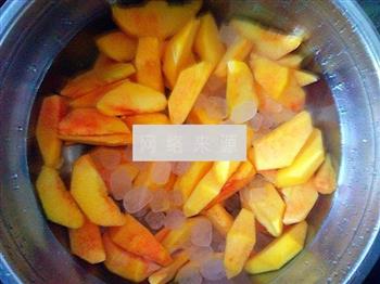 夏日冰爽饮品黄桃罐头的做法步骤3