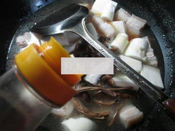 茶树菇茭白烧五花肉的做法图解7