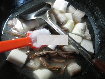 茶树菇茭白烧五花肉的做法图解8