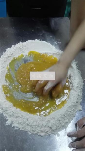 广式传统五仁月饼的做法步骤4