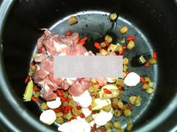 淮杞瑶柱瘦肉汤的做法步骤4